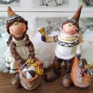 Kislány és kisfiú figura,12 cm magas