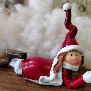 Kislány figura 9,5 cm széles