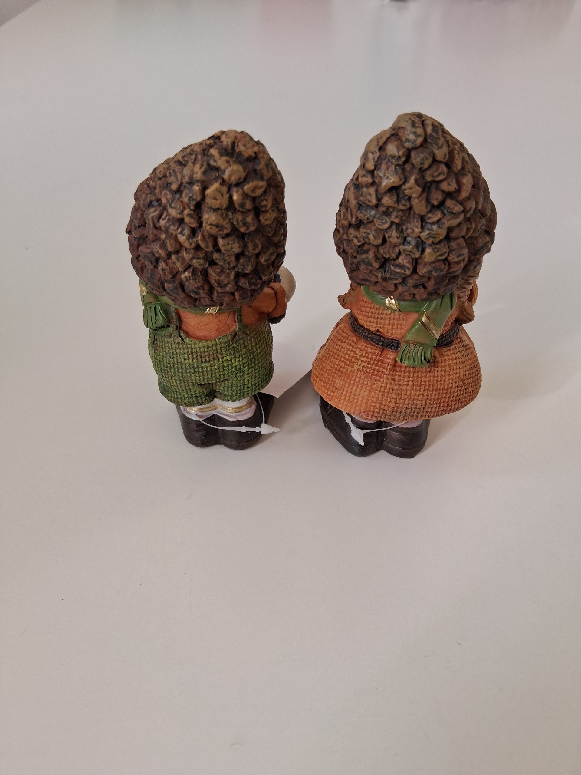 Kislány/kisfiú tobozzal - Image 4
